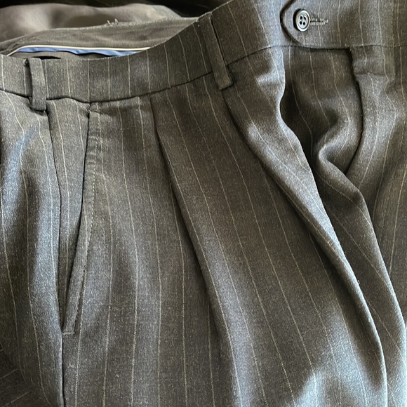 Stafford Men’s pinstripe 100% wool suit - Picture 10 of 11